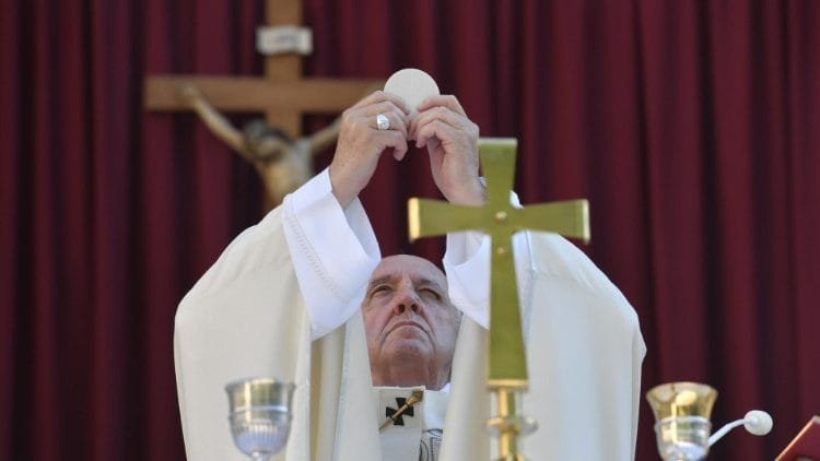 LOVE JESUS IN THE MOST HOLY EUCHARIST: PREPARE YOURSELF FOR THE HOLY MASS. 3