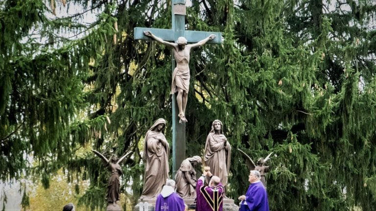 How to help souls of faithful departed november