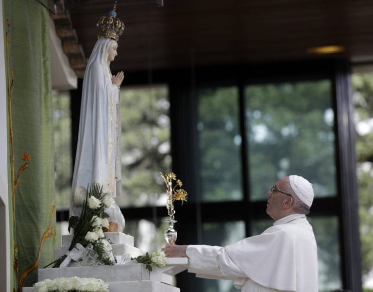 POPE-FRANCIS-IN-FATIMA-2