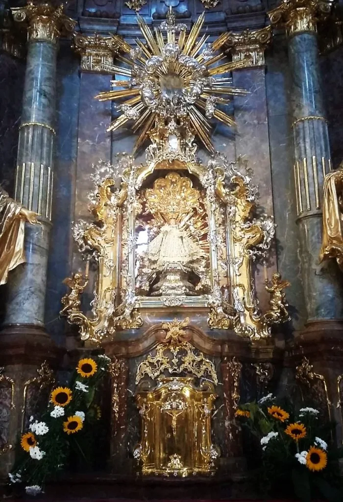 HISTORY OF INFANT JESUS OF PRAGUE. SANTO NIÑO, WE HONOR, BLESS AND LOVE YOU! 4 HISTORY OF INFANT JESUS OF PRAGUE