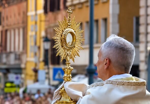 POPE LEO XIV: HOMILY FOR THE MOST HOLY BODY AND BLOOD OF CHRIST 8 Leo XIV Eucharist monstrance Corpus Christi
